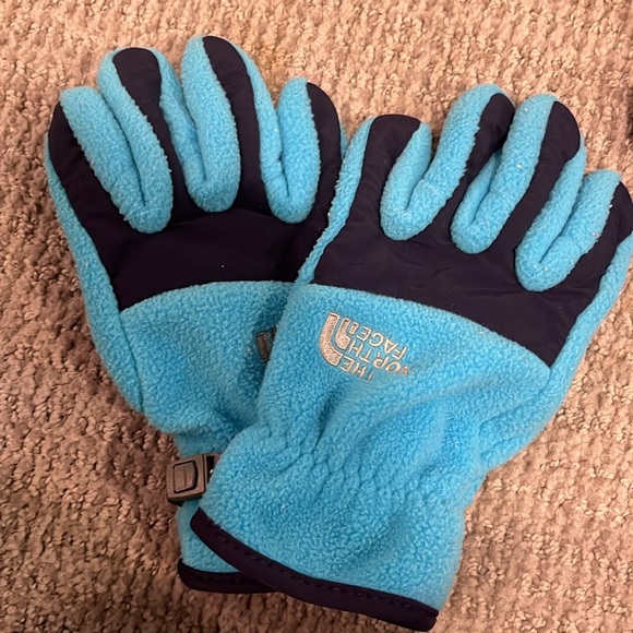 Girls North Face fleece gloves - Picture 4 of 6